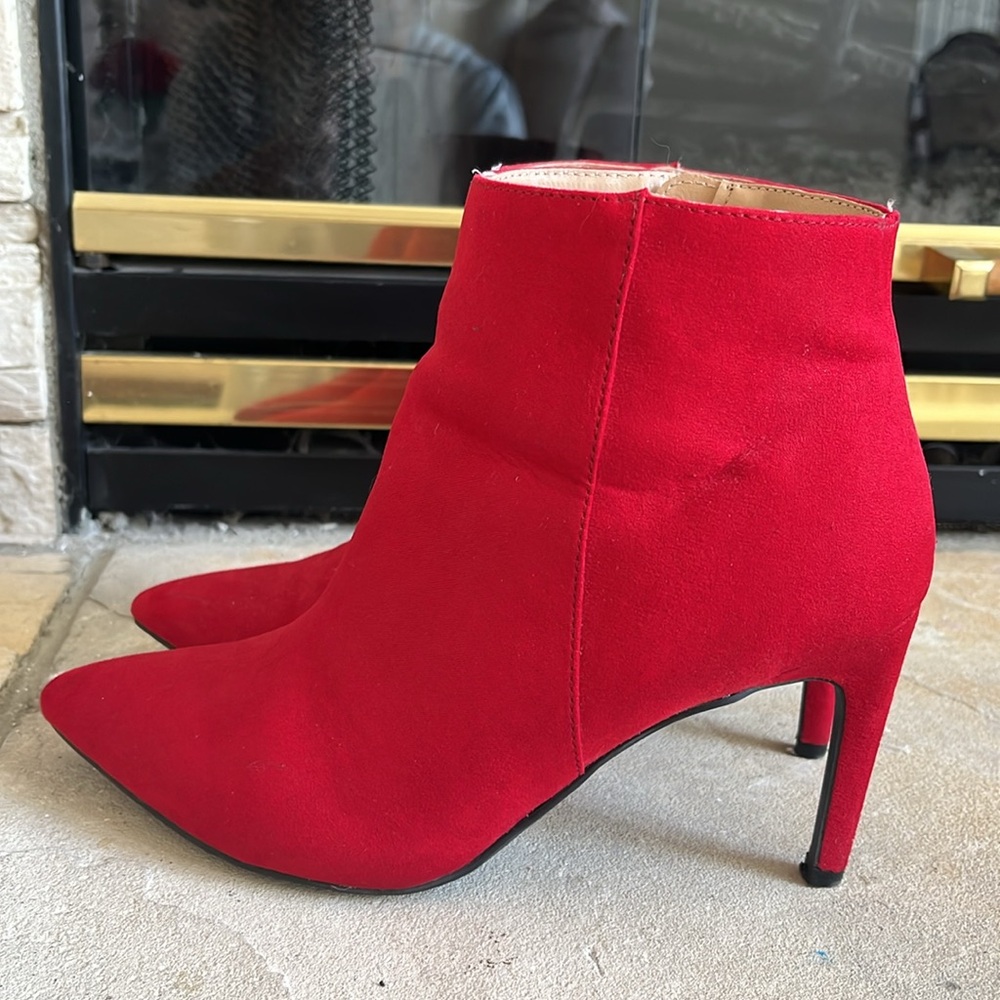 Like new red ankle booties faux suede sz 8.5 - Picture 5 of 7